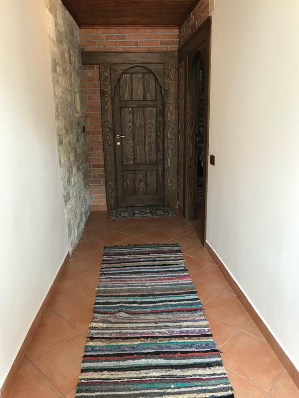 Guesthouse Arjan Берат Экстерьер фото
