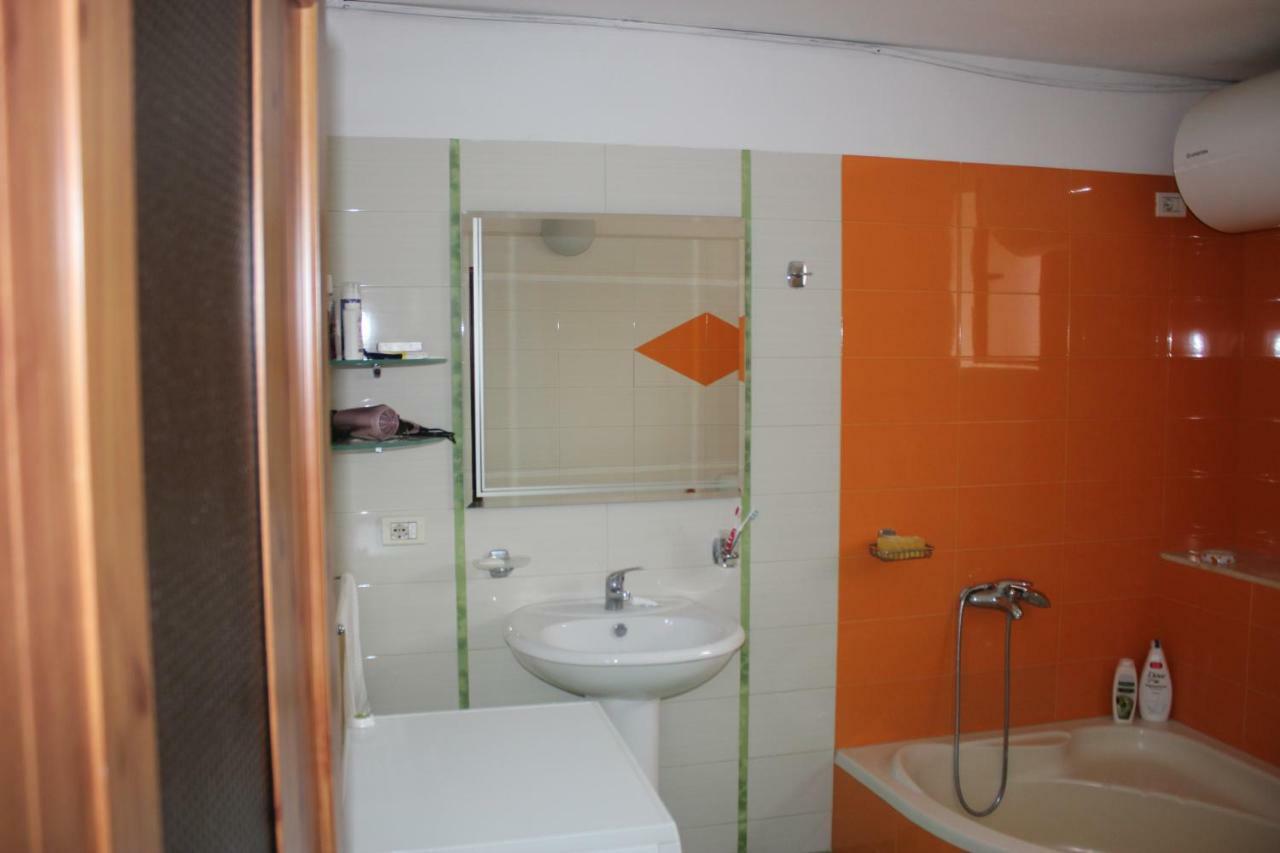 Guesthouse Arjan Берат Экстерьер фото