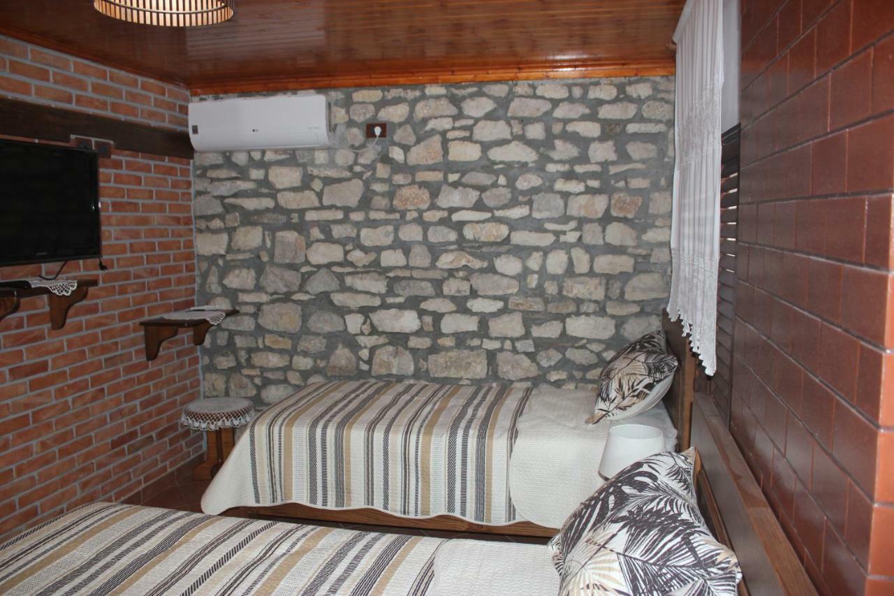 Guesthouse Arjan Берат Экстерьер фото