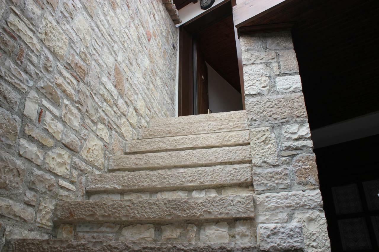 Guesthouse Arjan Берат Экстерьер фото