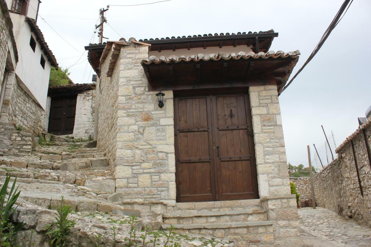 Guesthouse Arjan Берат Экстерьер фото