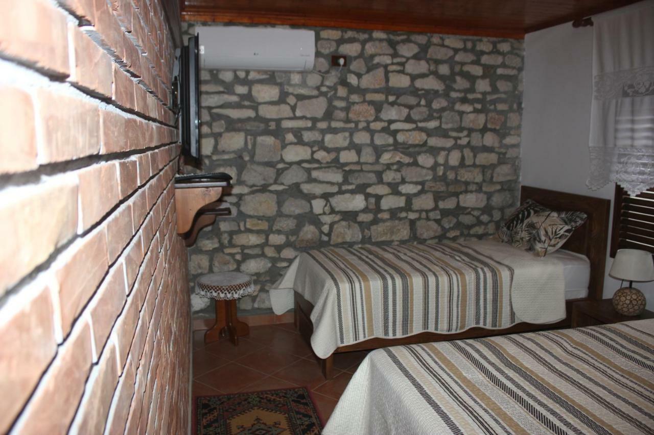 Guesthouse Arjan Берат Экстерьер фото