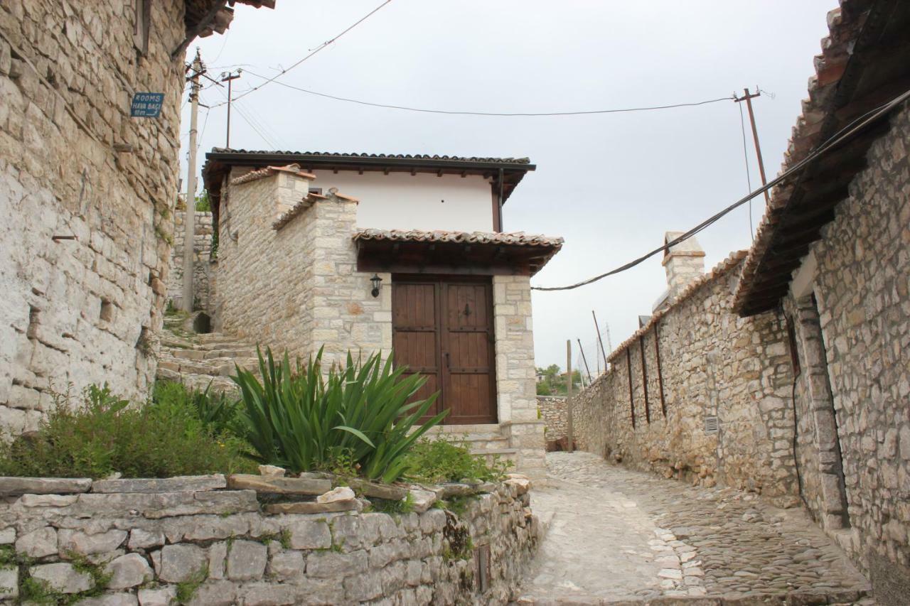 Guesthouse Arjan Берат Экстерьер фото